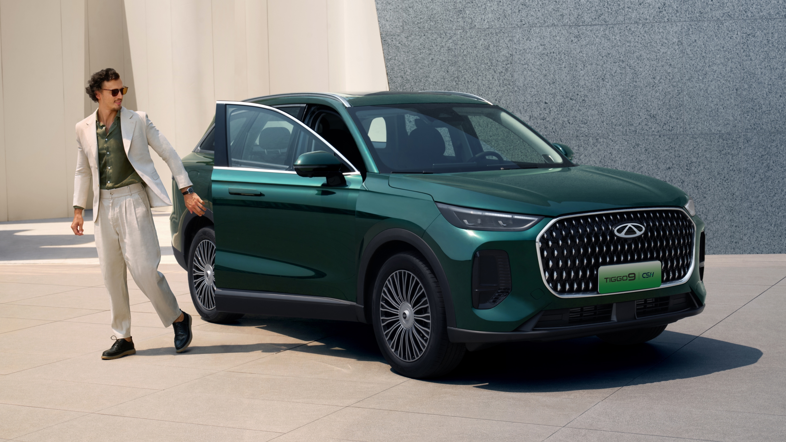 chery-tiggo9-uomo